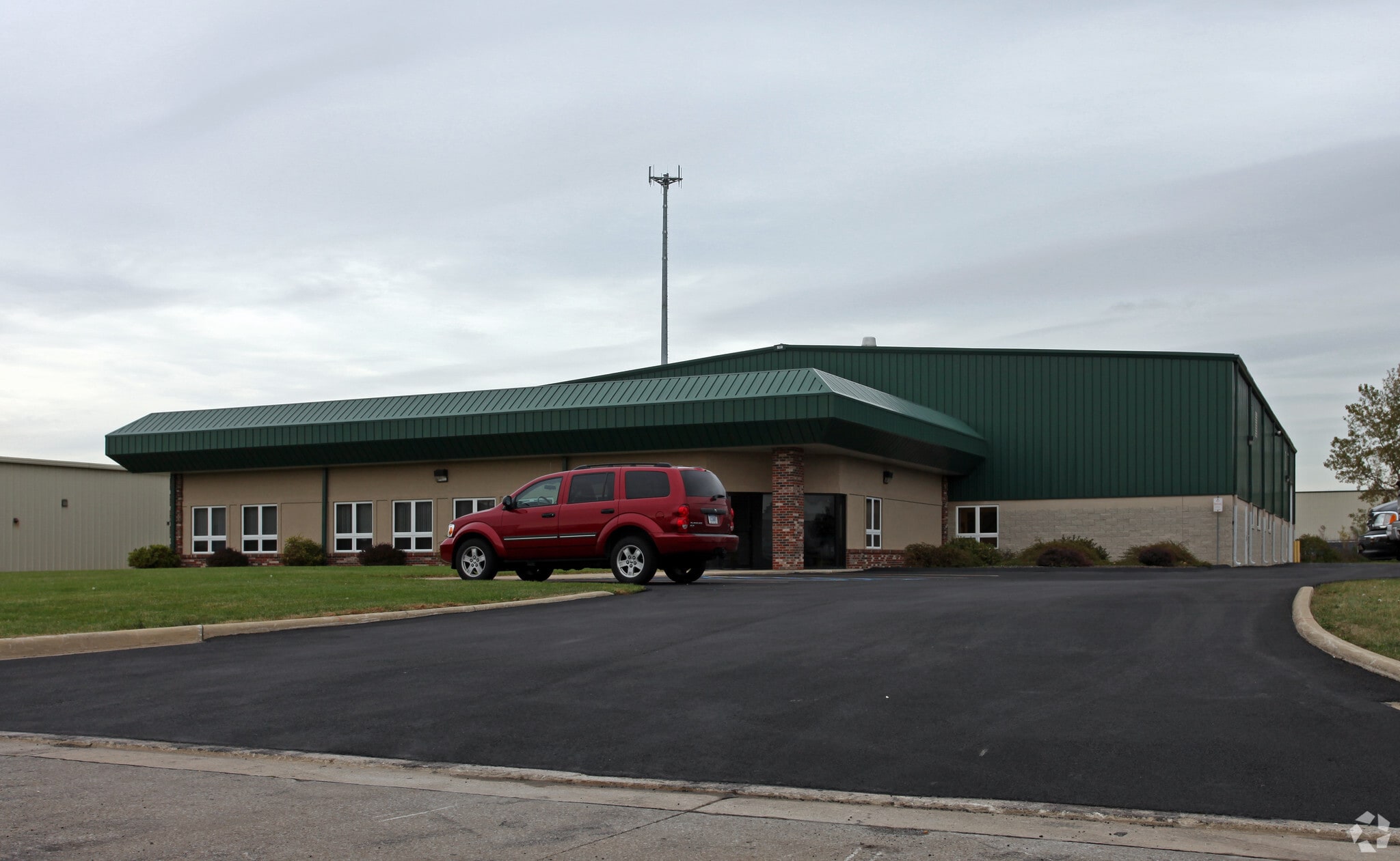 7156 Sulier Dr, Temperance, MI for sale Primary Photo- Image 1 of 42