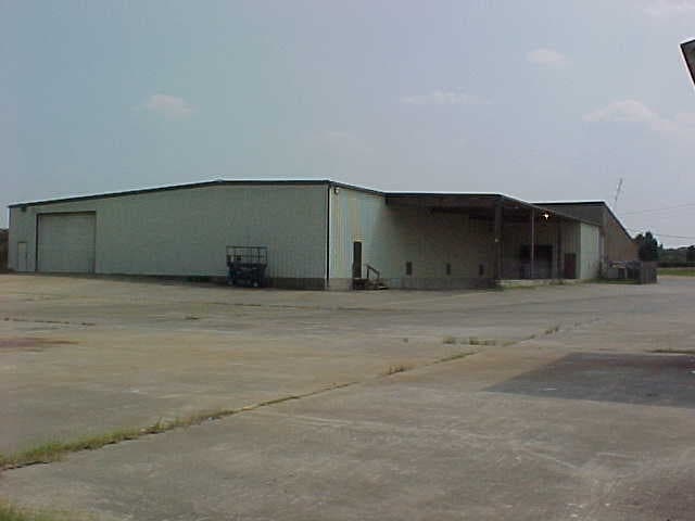 3492 N US Highway 77, Giddings, TX for lease - Building Photo - Image 3 of 24