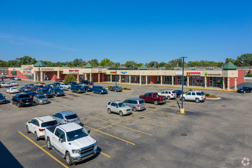 20250 W Seven Mile Rd, Detroit, MI for lease - Building Photo - Image 1 of 10