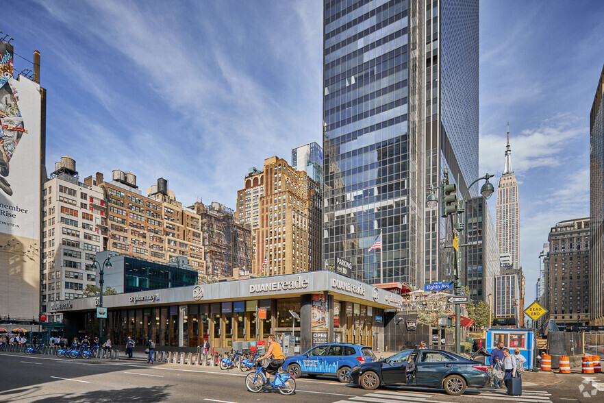 460 Eighth Ave, New York, NY for lease - Building Photo - Image 3 of 11