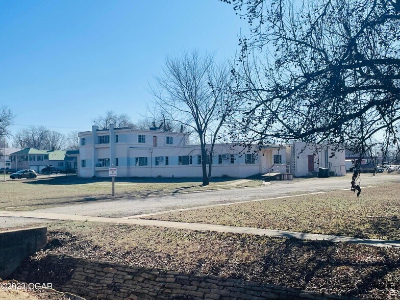 402 Ohio St, Oswego, KS 67356