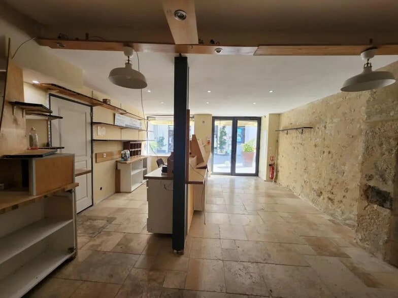 Retail in Montpellier for sale - Interior Photo - Image 2 of 13