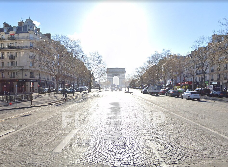 Retail in Paris for lease Building Photo- Image 1 of 4