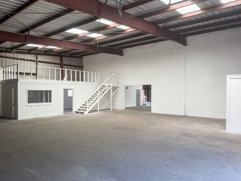 255 Interstate Dr, Buda, TX for sale - Building Photo - Image 3 of 8