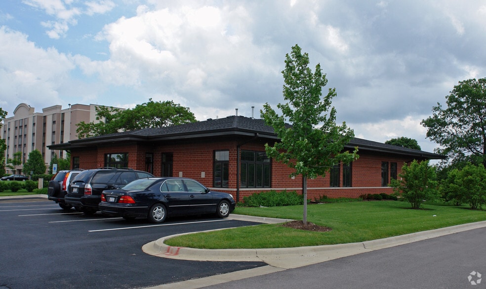 7025 Veterans Blvd, Burr Ridge, IL for sale - Primary Photo - Image 1 of 4