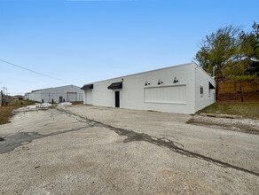 3940 Dixon St, Des Moines, IA for lease Interior Photo- Image 1 of 14