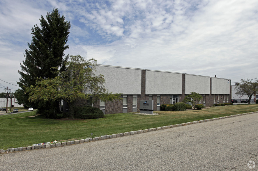 299 Fairfield Ave, Fairfield, NJ for lease - Building Photo - Image 1 of 5