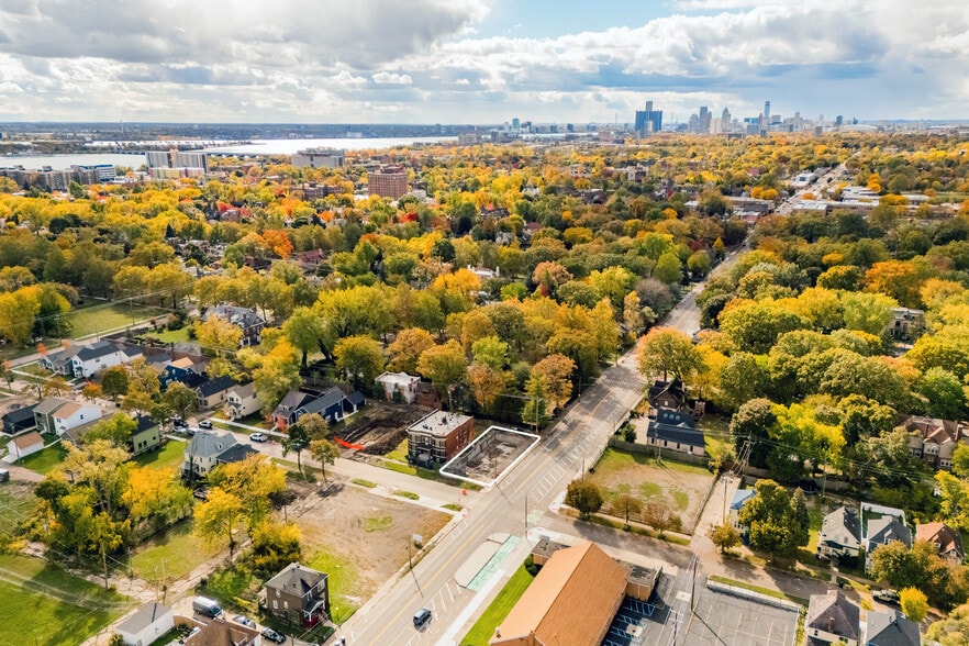 8646 Kercheval St, Detroit, MI for sale - Building Photo - Image 2 of 6