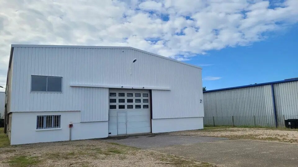 Flex in Isneauville for lease - Building Photo - Image 2 of 12