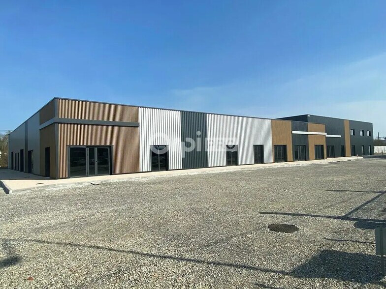 Retail in Lescar for lease - Building Photo - Image 3 of 9