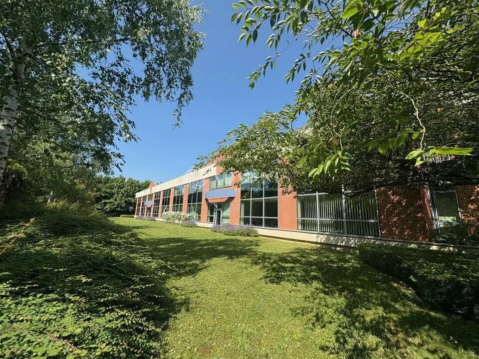 Office in Guyancourt for lease Building Photo- Image 1 of 7