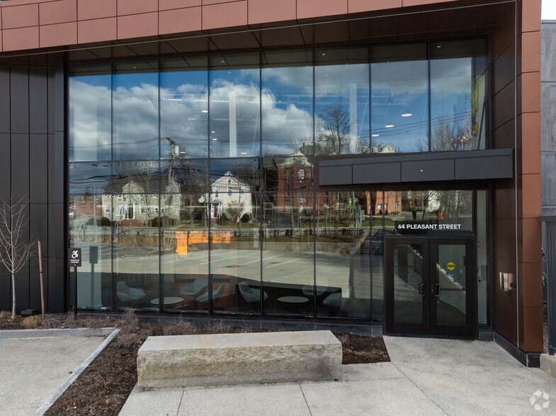 64 Pleasant St, Watertown, MA for lease - Building Photo - Image 2 of 5