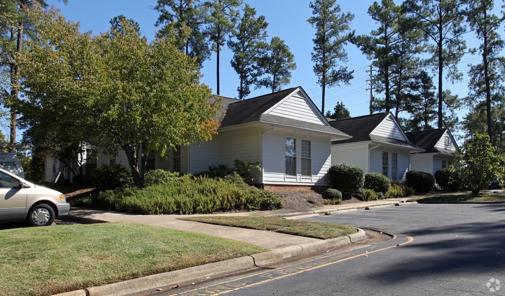 101 Center Pointe Dr, Cary, NC for sale - Primary Photo - Image 1 of 2
