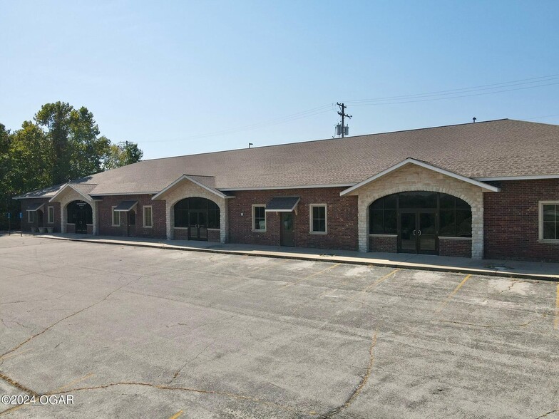 2702 Cunningham Ave, Joplin, MO for lease - Building Photo - Image 2 of 48