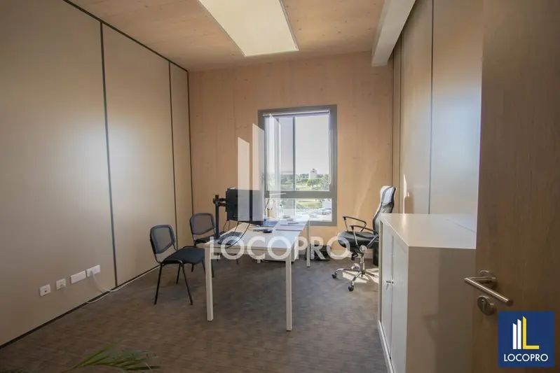 Office in Vitrolles for lease Interior Photo- Image 1 of 6