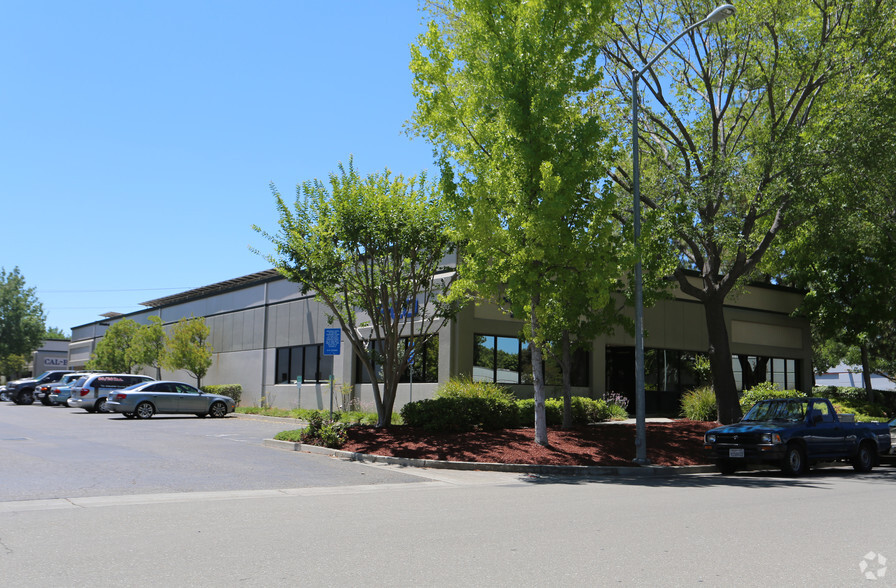 1069 Serpentine Ln, Pleasanton, CA for lease - Building Photo - Image 2 of 4