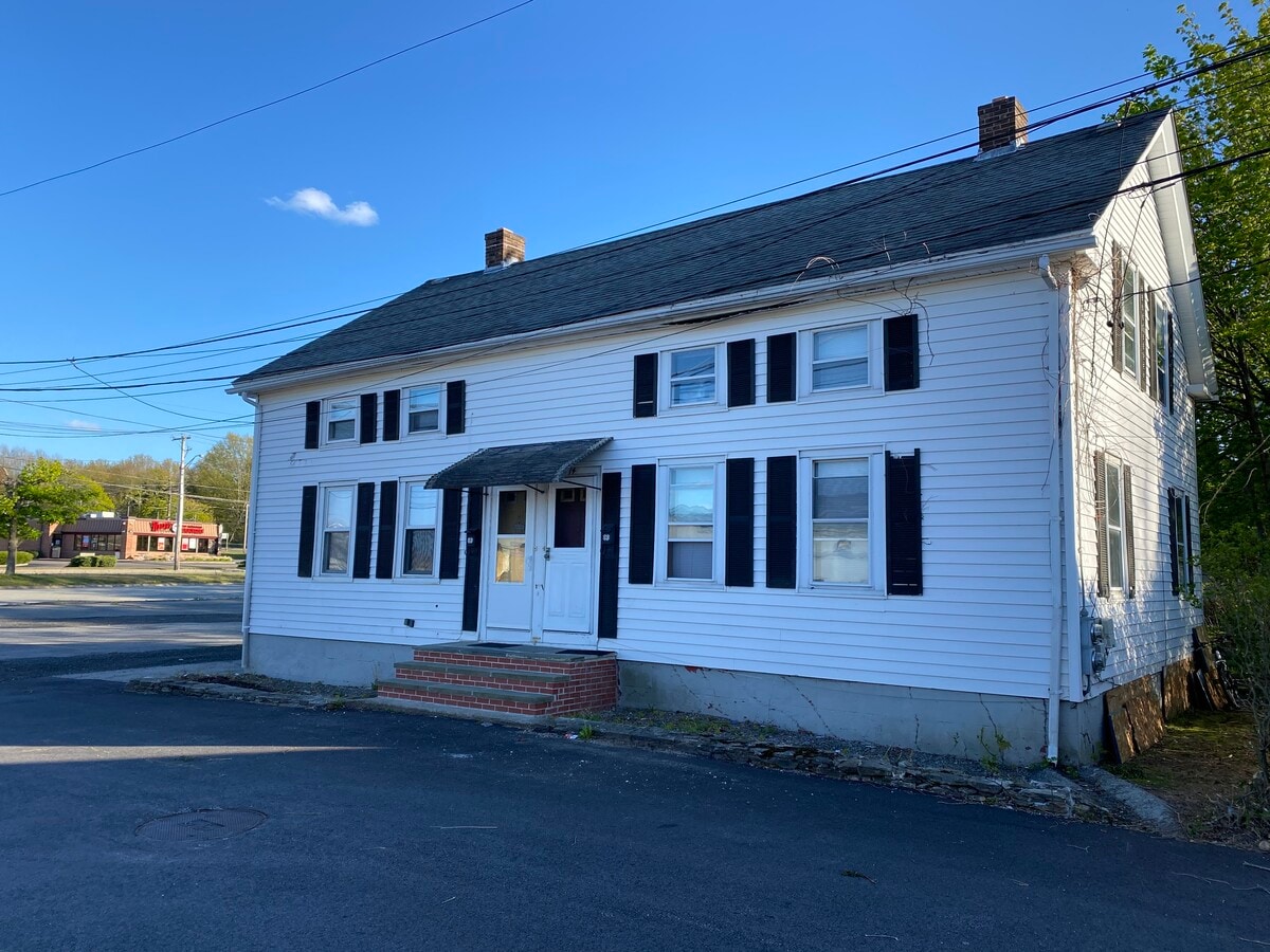 12 Burton St, Warwick, RI 02886