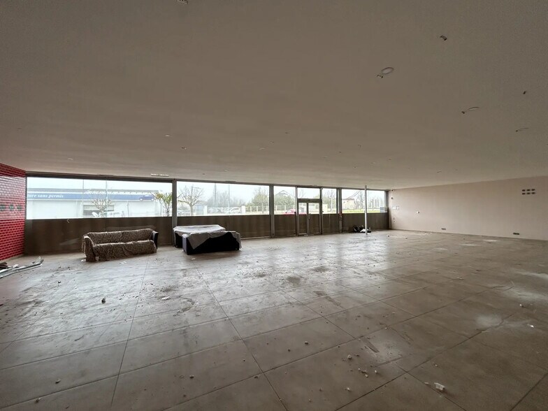 1 Rue De La Motte, Lucé for lease - Interior Photo - Image 3 of 7