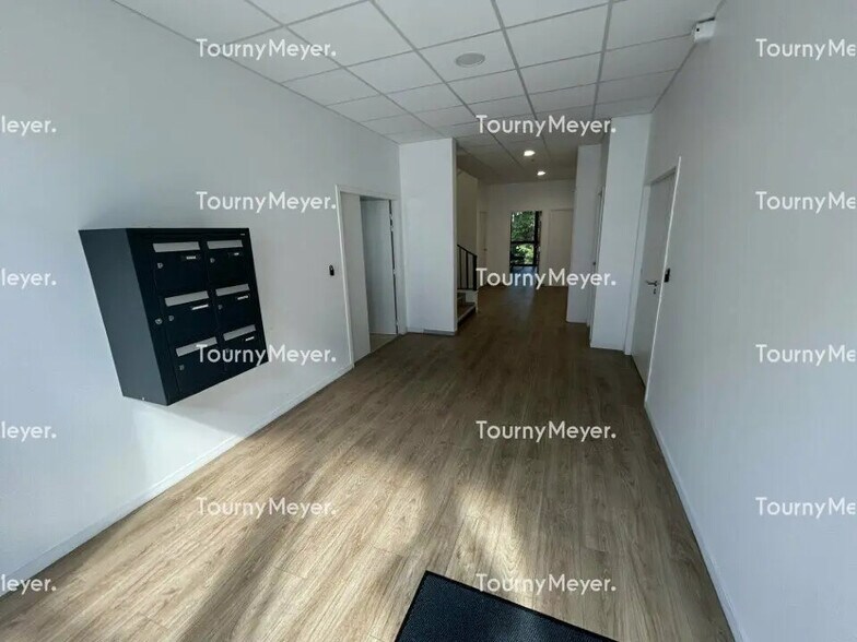 Office in Nantes for lease - Building Photo - Image 2 of 9