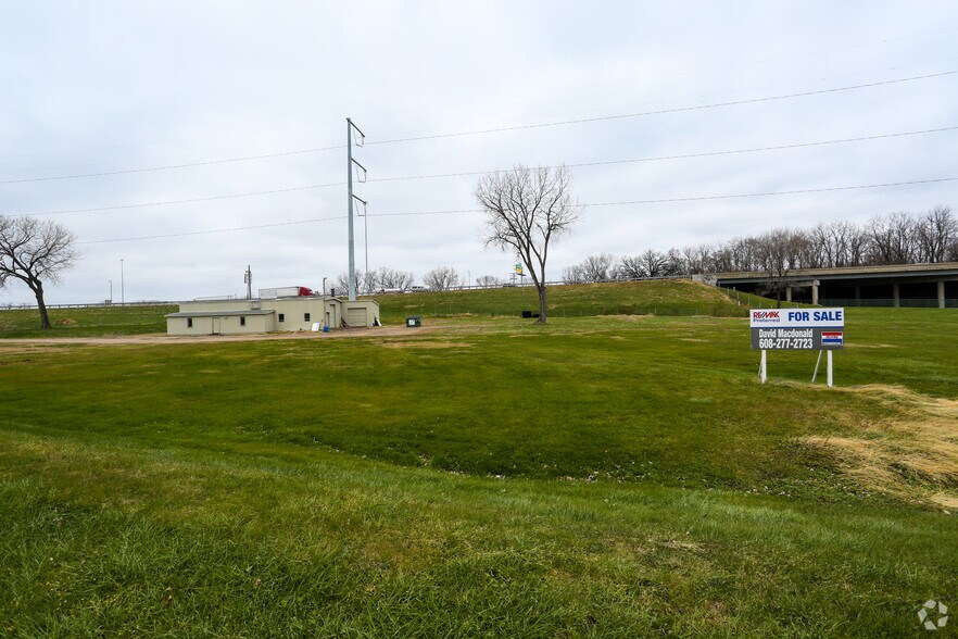 30 Nob Hill Rd, Madison, WI 53713