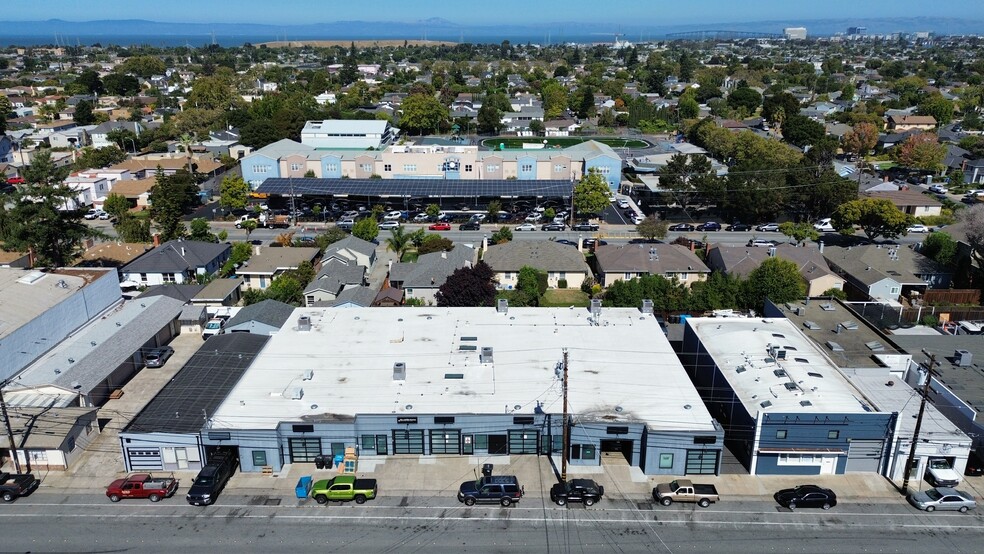 1027-1039 S Claremont St, San Mateo, CA for lease - Building Photo - Image 3 of 7