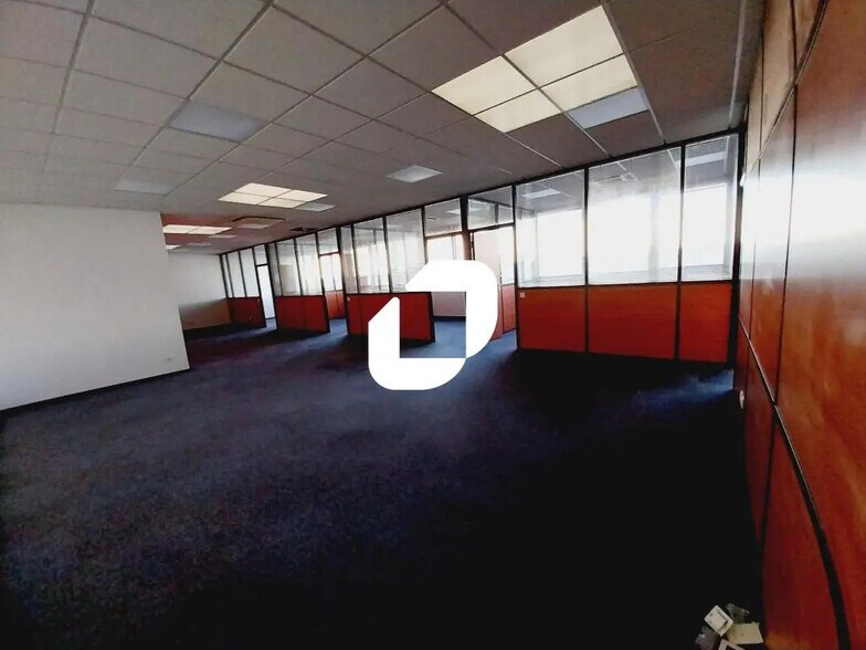 Office in Neuilly-sur-Marne for lease - Interior Photo - Image 2 of 11