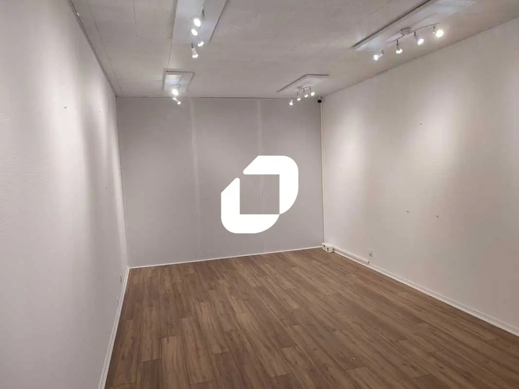 Office in Bègles for lease Interior Photo- Image 1 of 8