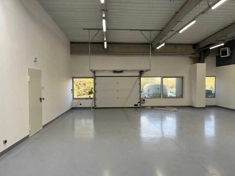 4 Rue Edouard Branly, Trappes for lease - Interior Photo - Image 3 of 4