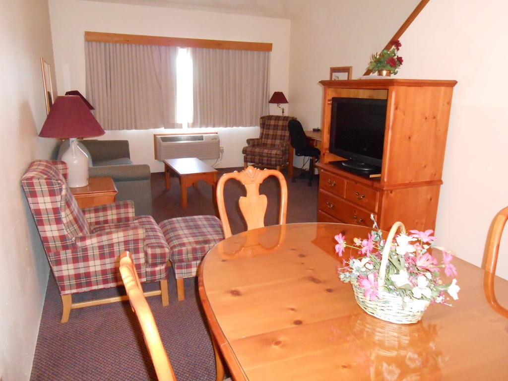 1708 N Highland St, Williamsburg, IA 52361