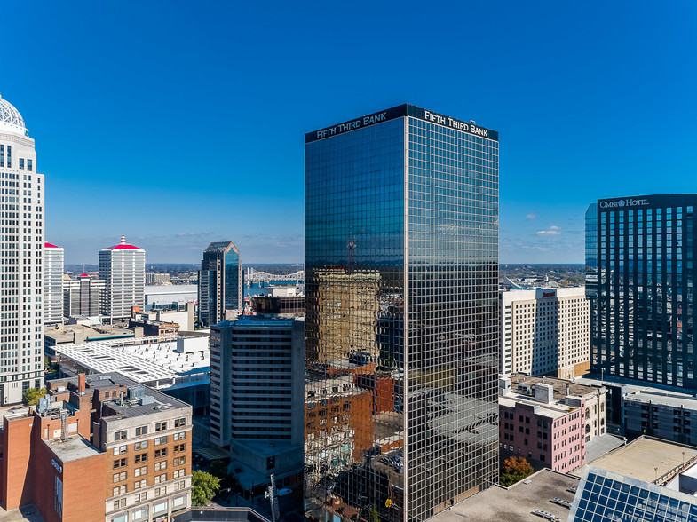 401 S 4th St, Louisville, KY for lease - Building Photo - Image 1 of 19