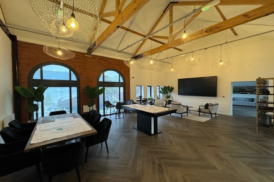 Cromwell Rd, Salford for lease - Building Photo - Image 3 of 7