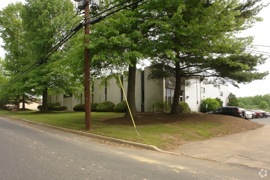 7 S Gold Dr, Hamilton, NJ for lease - Primary Photo - Image 1 of 3