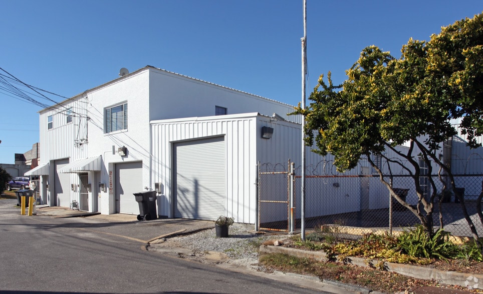 530-540 Louisa St, New Orleans, LA for lease - Building Photo - Image 2 of 9