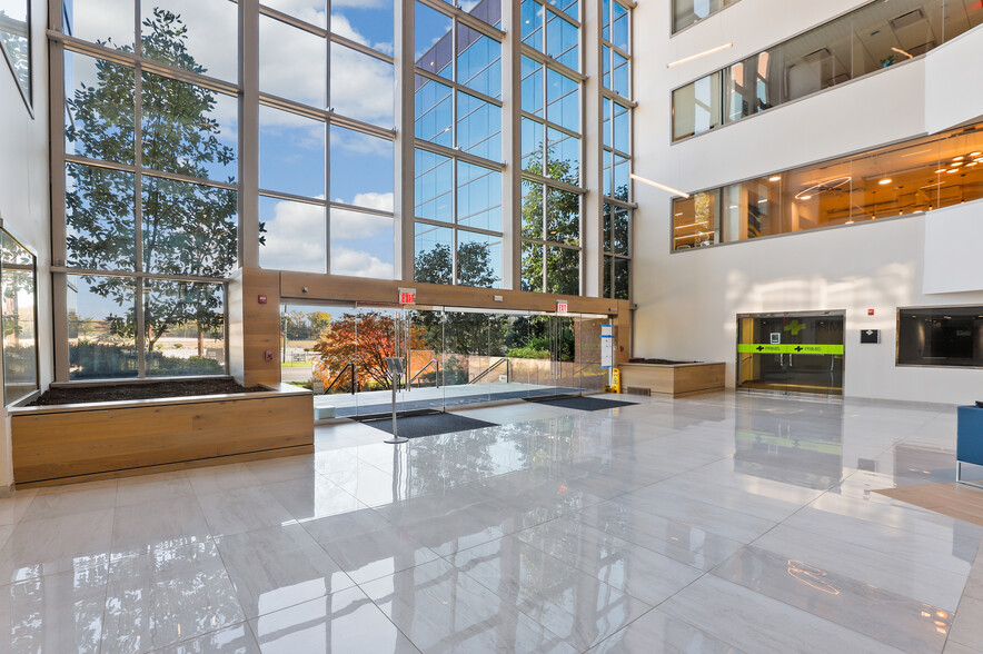 11200 Rockville Pike, North Bethesda, MD for lease - Lobby - Image 1 of 21