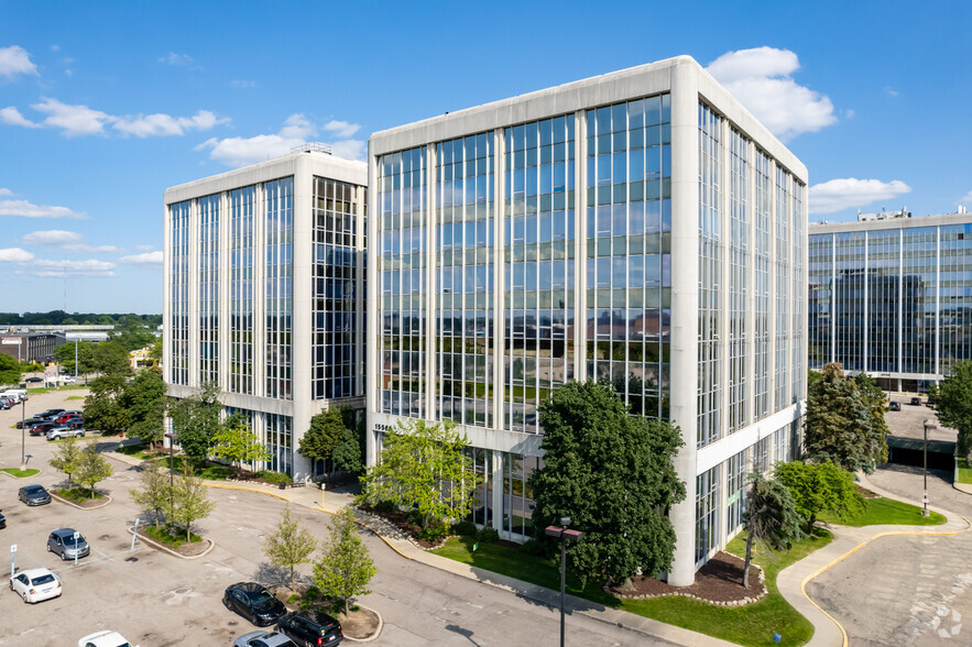 15565 Northland Dr, Southfield, MI for lease - Building Photo - Image 1 of 68