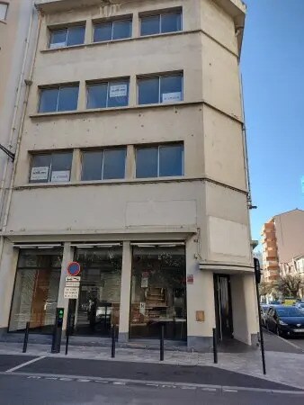 Flex in Perpignan for lease - Building Photo - Image 3 of 4