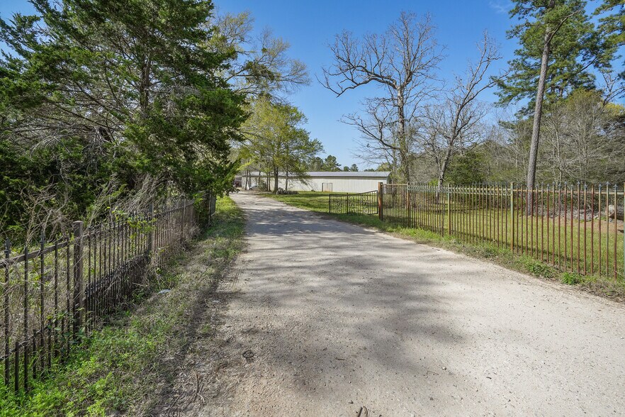 1893 US Highway 190, Huntsville, TX for sale - Building Photo - Image 2 of 5