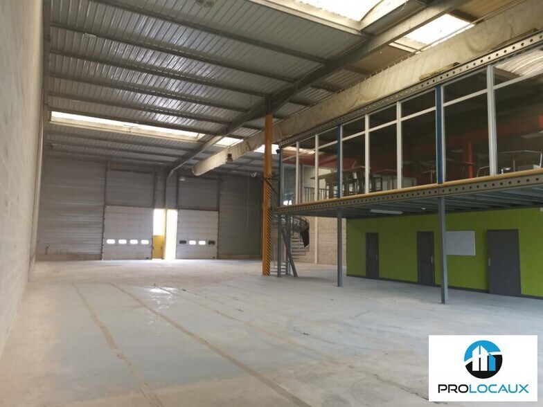 Industrial in Compiègne for lease - Building Photo - Image 1 of 3