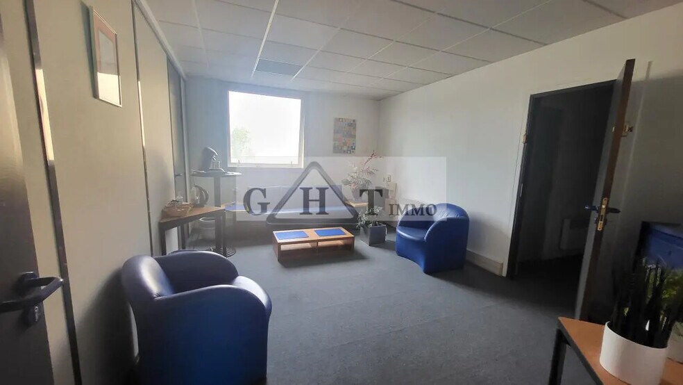 Office in Lognes for sale - Interior Photo - Image 1 of 7