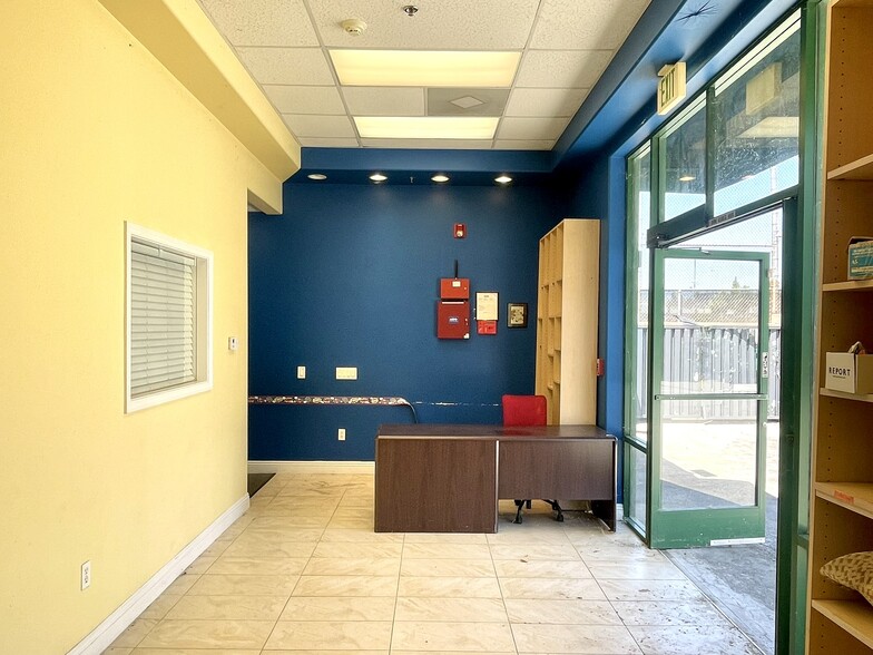 21 W Duarte Rd, Arcadia, CA for lease - Building Photo - Image 3 of 25