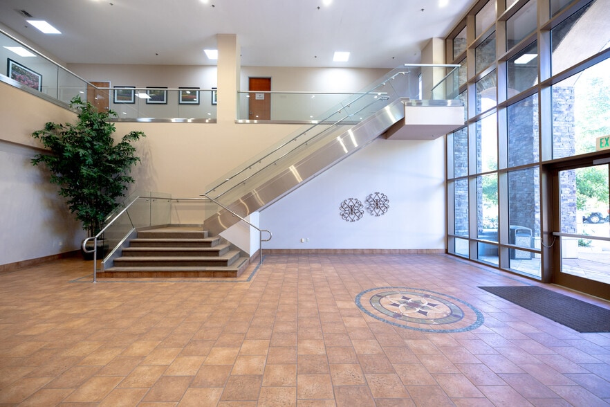 30077 Agoura Ct, Agoura Hills, CA for lease - Interior Photo - Image 2 of 13