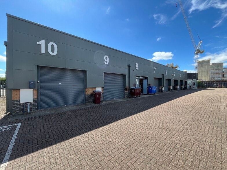 Swallowfields, Welwyn Garden City for lease - Building Photo - Image 1 of 9