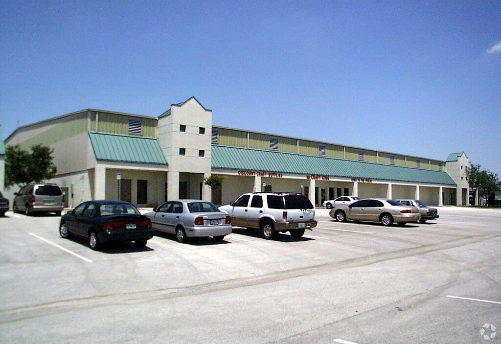 3033 Drane Field Rd, Lakeland, FL 33811