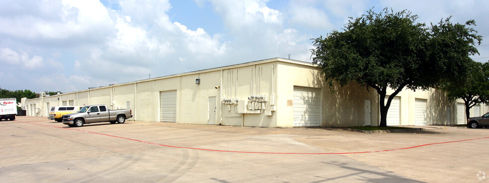 9710-9792 Skillman St, Dallas, TX for lease - Building Photo - Image 2 of 4