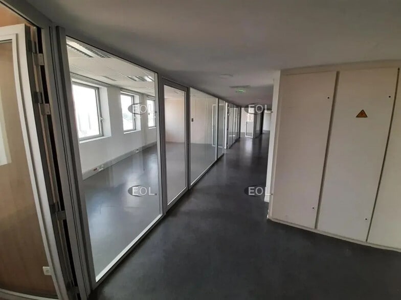 Office in Ivry-sur-Seine for lease - Building Photo - Image 1 of 7