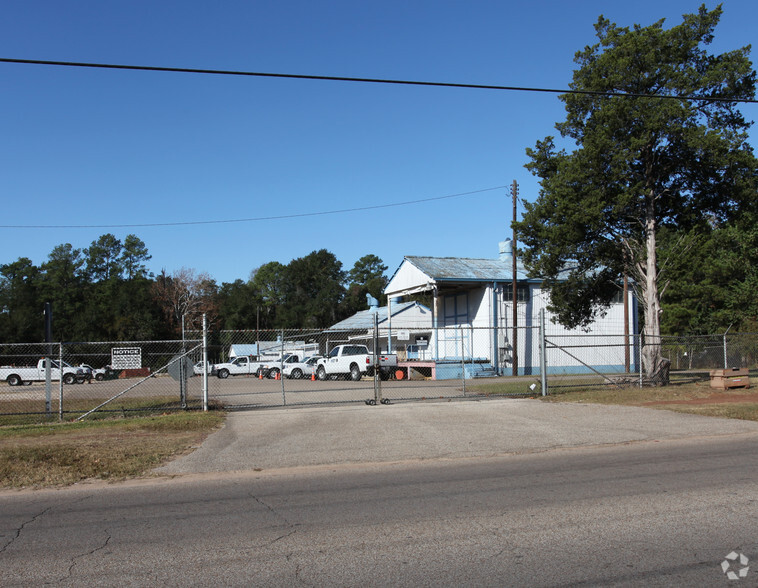 928 S 1st St, Conroe, TX for sale - Primary Photo - Image 1 of 2