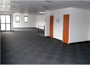 Flex in Chaponnay for lease Building Photo- Image 2 of 4