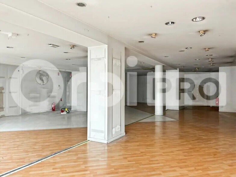 Retail in Armentières for lease - Interior Photo - Image 3 of 6