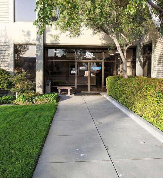 1575 Bayshore Hwy, Burlingame, CA for lease - Building Photo - Image 3 of 6