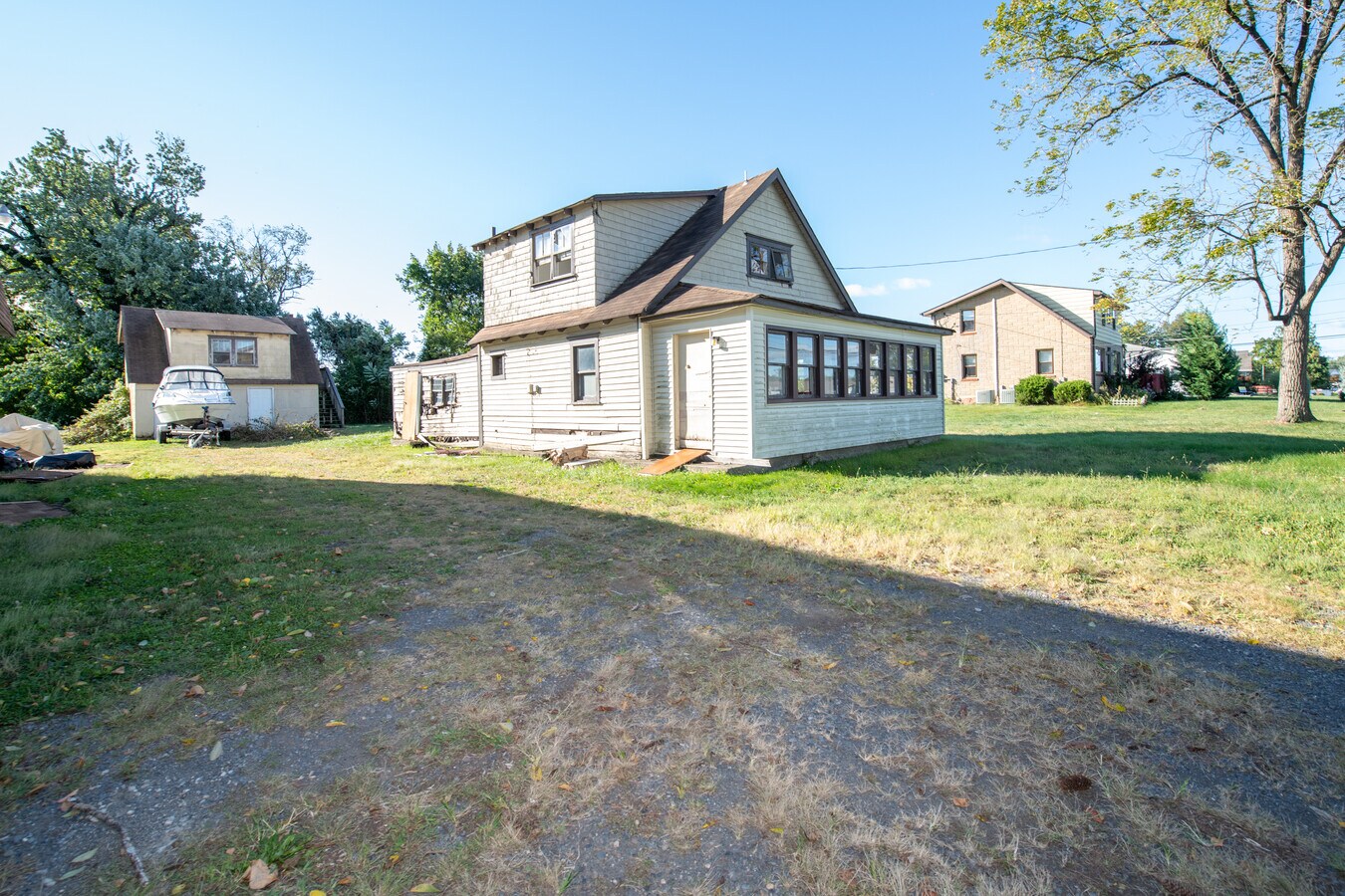 1127 Frosty Hollow Rd, Langhorne, PA 19047